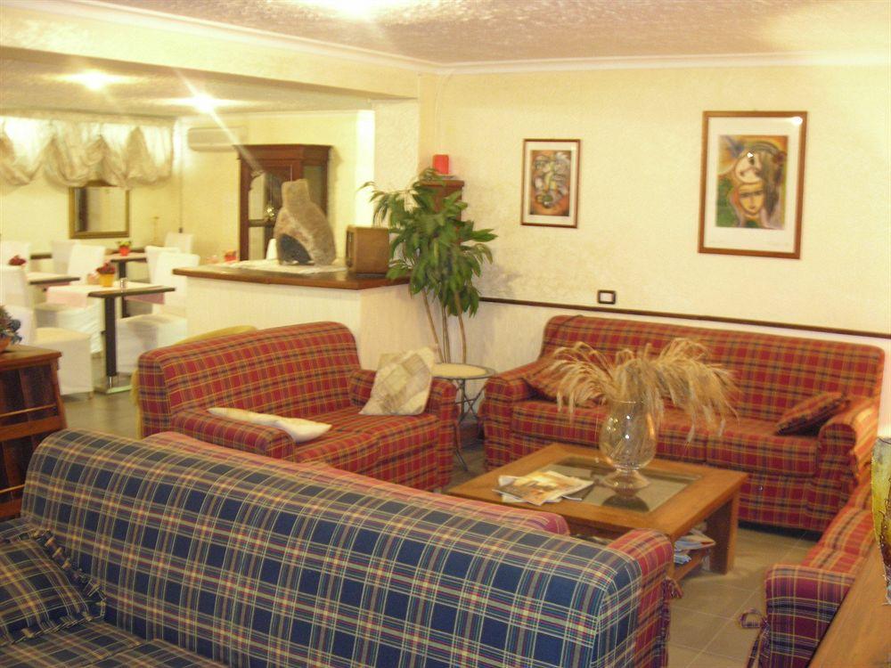 טרקיניה Hotel La Torraccia מראה חיצוני תמונה