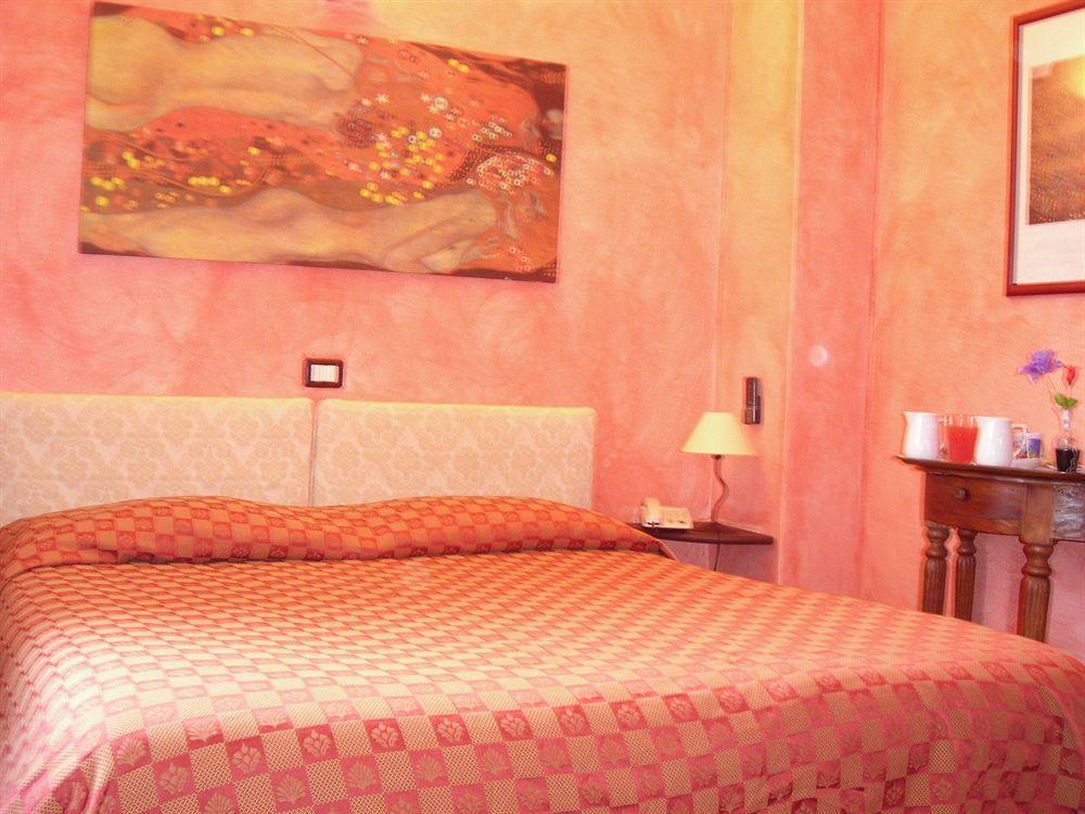 טרקיניה Hotel La Torraccia מראה חיצוני תמונה