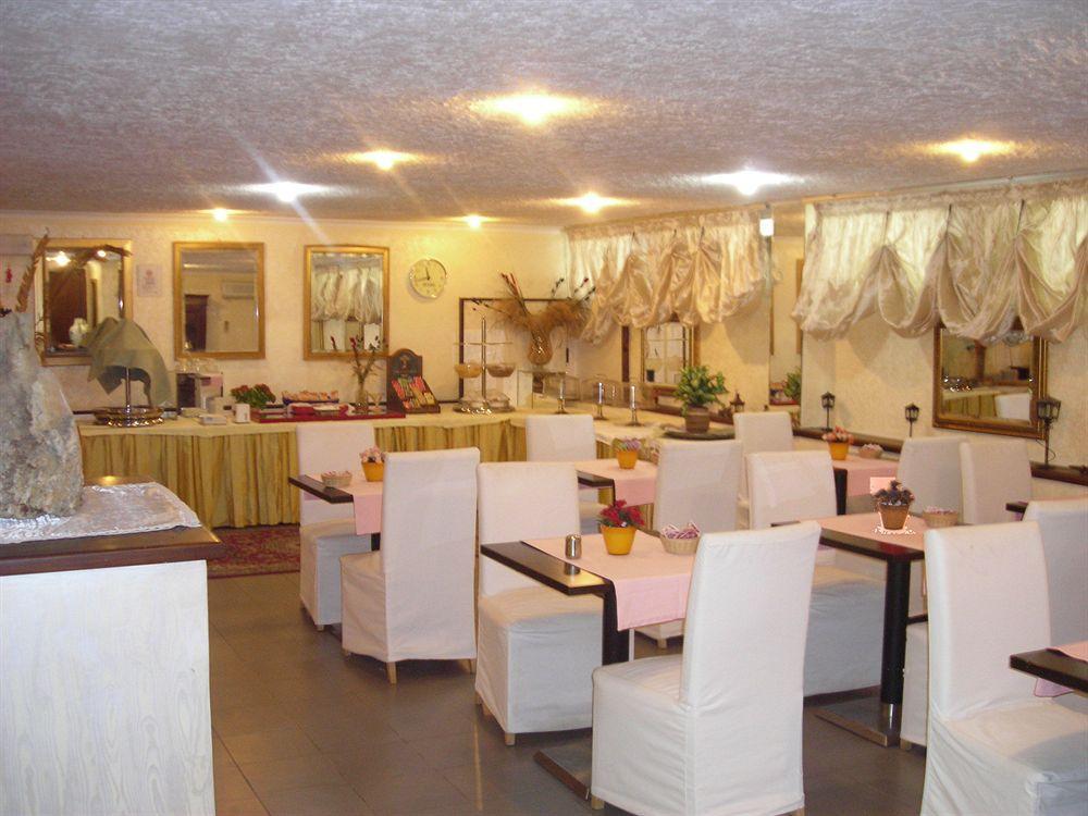 טרקיניה Hotel La Torraccia מראה חיצוני תמונה