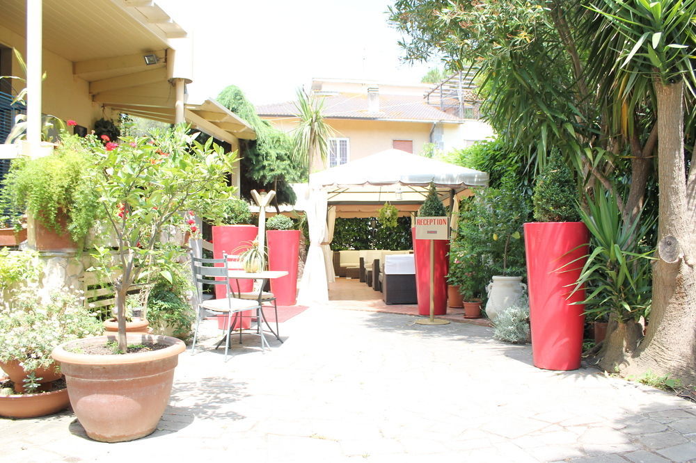 טרקיניה Hotel La Torraccia מראה חיצוני תמונה