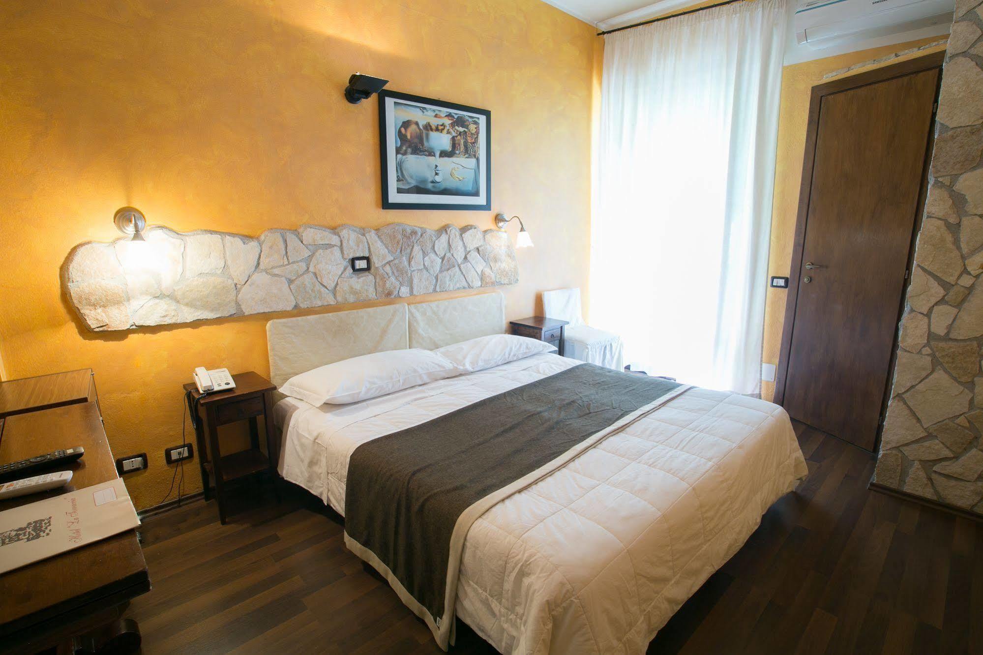 טרקיניה Hotel La Torraccia מראה חיצוני תמונה